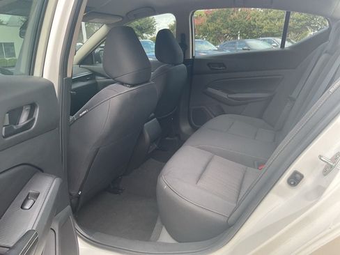 Used 2025 Nissan Altima 2.5 SV FWD image 13