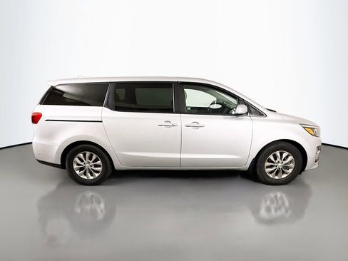 Used 2019 Kia Sedona LX image 8