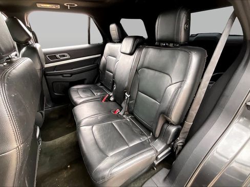 Used 2016 Ford Explorer XLT w/ Equipment Group 202A AWD/4WD image 20