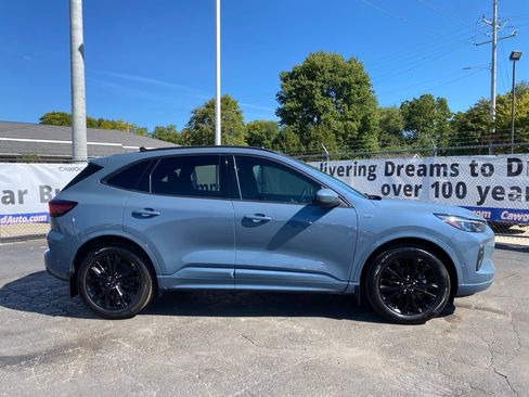 Used 2024 Ford Escape ST-Line Elite w/ Premium Technology Package image 2