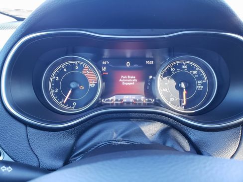 Used 2019 Jeep Cherokee Limited w/ Technology Group image 11