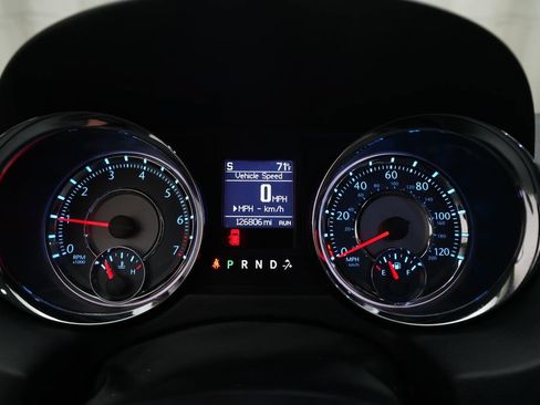 Used 2014 Chrysler Town & Country Touring w/ Driver Convenience Group FWD image 2