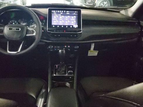 Used 2026 Jeep Compass Latitude AWD/4WD image 10