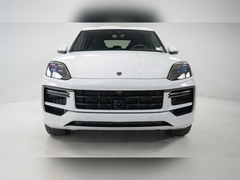 New 2025 Porsche Cayenne Turbo image 6
