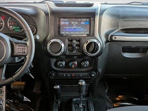 Used 2017 Jeep Wrangler Unlimited Rubicon w/ Connectivity Group image 14