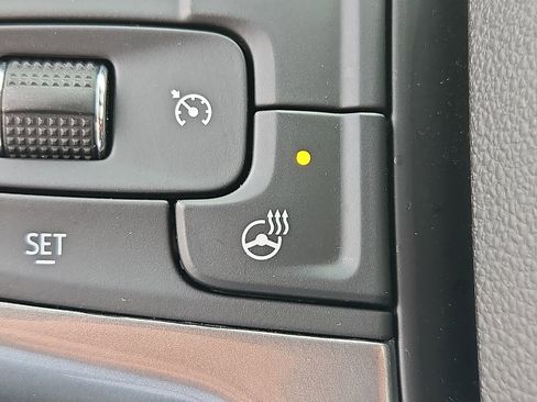 Used 2022 Chevrolet Silverado 1500 LTZ image 25