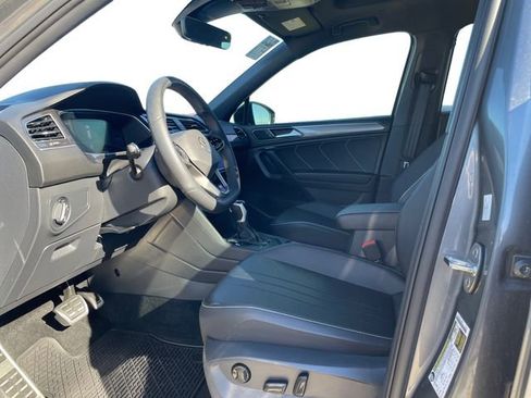 New 2024 Volkswagen Tiguan SE R-Line image 9