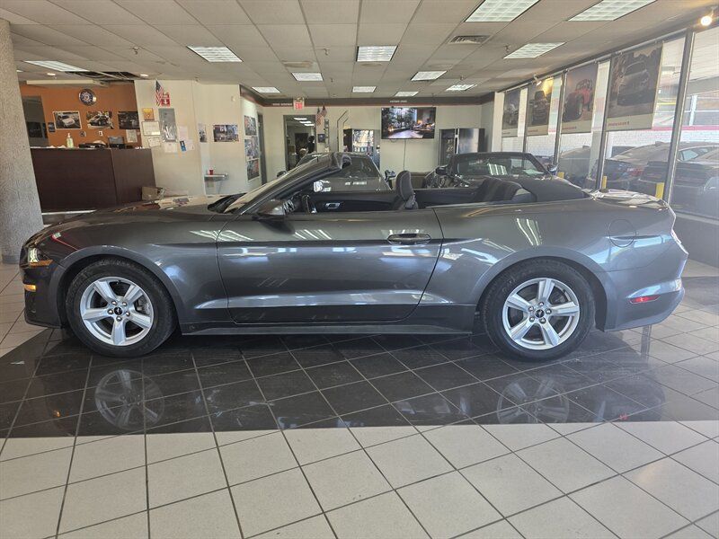 Used 2019 Ford Mustang Convertible RWD image 3