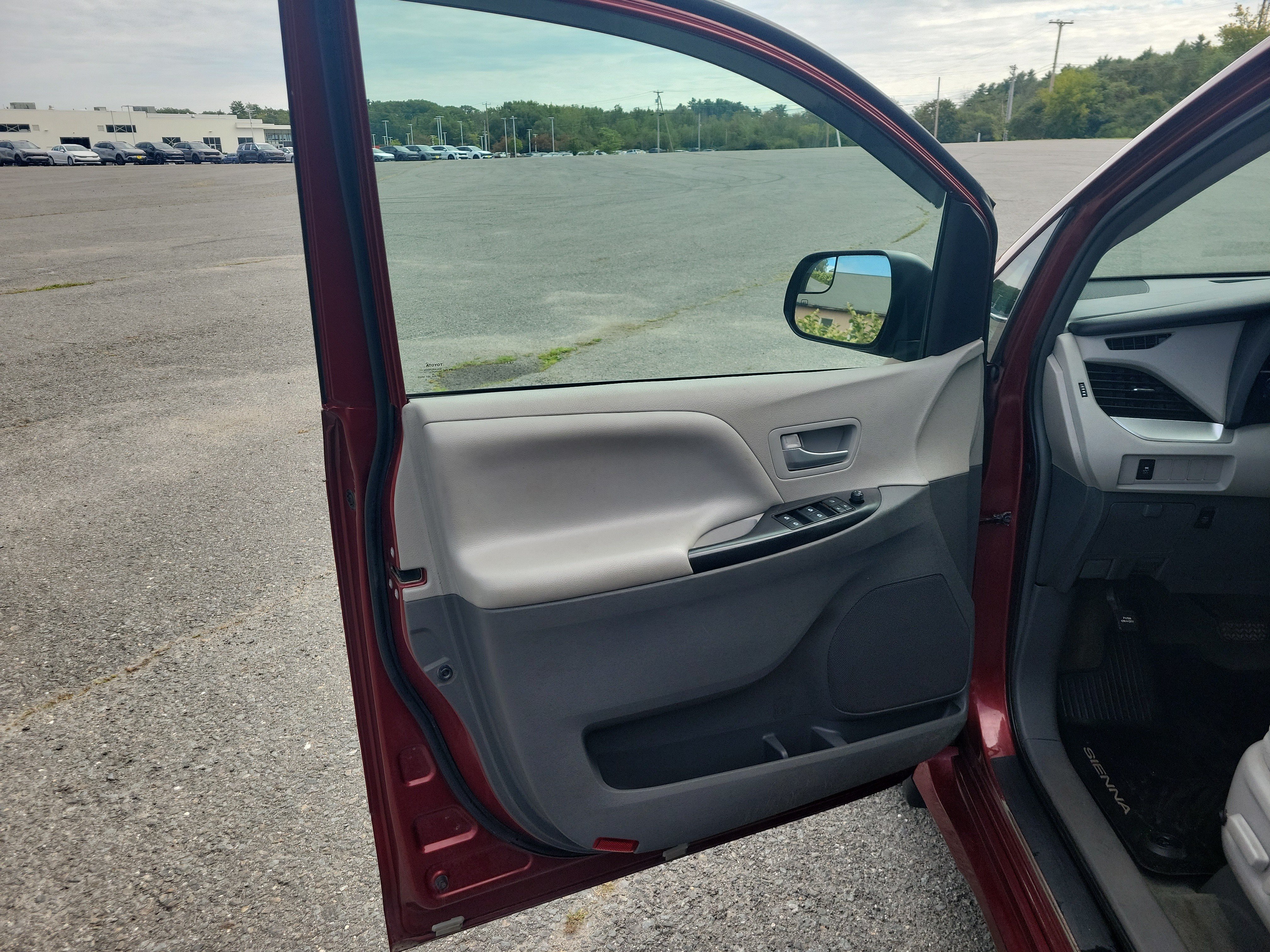 Used 2019 Toyota Sienna LE FWD image 15