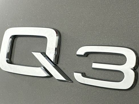 New 2025 Audi Q3 2.0T Premium image 10