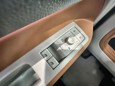 New 2025 Volkswagen ID. Buzz 1st Edition image 13