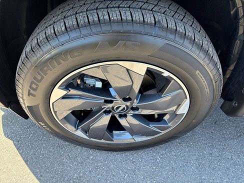 Used 2025 Nissan Rogue SV FWD image 32