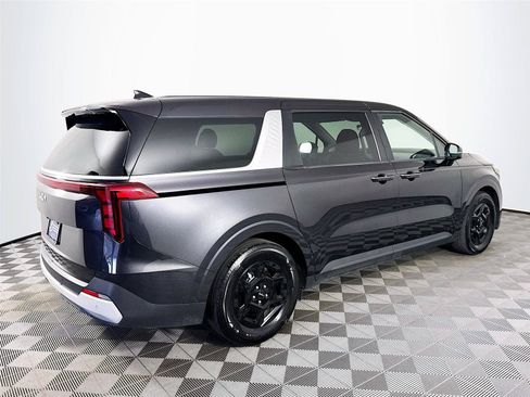 Used 2025 Kia Carnival FWD image 5