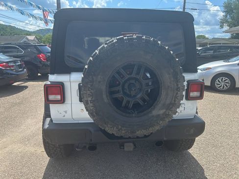 Used 2018 Jeep Wrangler Unlimited Sport S AWD/4WD image 5