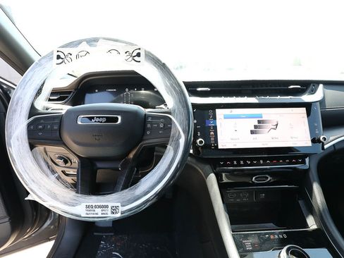 New 2026 Jeep Grand Cherokee L Limited AWD/4WD image 11