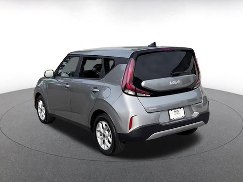Used 2025 Kia Soul LX w/ LX Technology Package FWD image 11