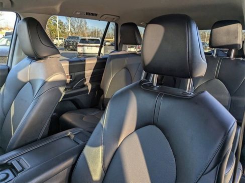 Used 2025 Toyota Grand Highlander XLE image 14