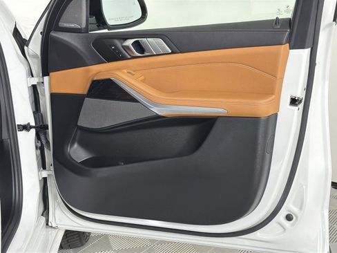 Used 2022 BMW X7 M50i w/ Executive Package image 33