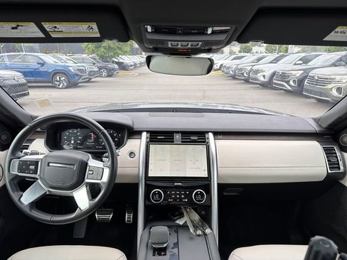 Used 2022 Land Rover Discovery HSE R-Dynamic AWD/4WD image 18