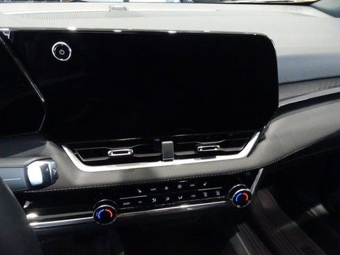 New 2026 Chevrolet Equinox LT w/ Convenience Package II AWD/4WD image 8