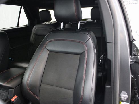 Used 2023 Ford Explorer ST-Line w/ Class IV Trailer Tow Package image 21