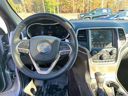 Used 2017 Jeep Grand Cherokee Limited w/ Luxury Group II image 19