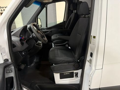 Used 2020 Mercedes-Benz Sprinter 2500 image 30