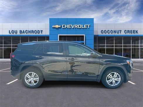 Used 2024 GMC Terrain SLE image 9