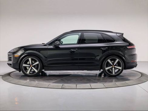 Used 2024 Porsche Cayenne AWD/4WD image 2