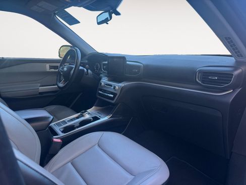 Certified 2021 Ford Explorer XLT w/ Equipment Group 202A image 15