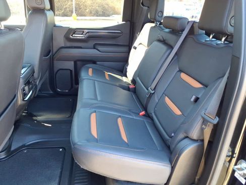Used 2023 GMC Sierra 1500 AT4 image 9
