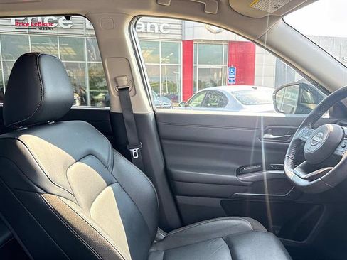 Certified 2025 Nissan Pathfinder SL FWD image 9