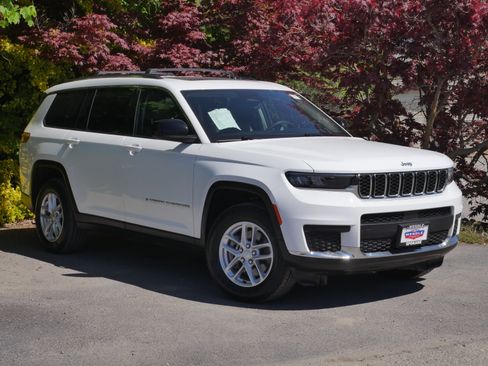 Used 2023 Jeep Grand Cherokee L Laredo AWD/4WD image 32