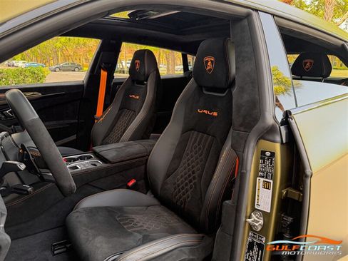 Used 2024 Lamborghini Urus Performante AWD/4WD image 19