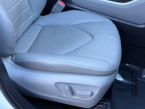 Used 2023 Toyota Highlander XLE image 13