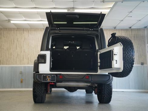 Used 2019 Jeep Wrangler Unlimited Rubicon w/ Dual Top Group AWD/4WD image 40