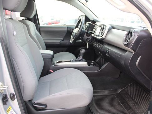 Used 2016 Toyota Tacoma SR5 image 18