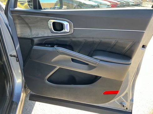 Used 2024 Kia Sorento SX image 17