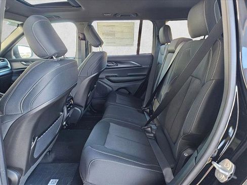 New 2025 Jeep Grand Cherokee Laredo X w/ Luxury Tech Group I image 14