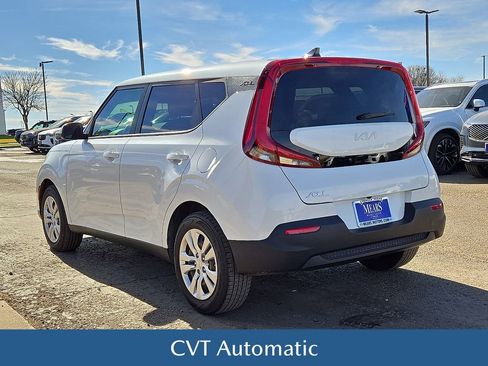 Used 2022 Kia Soul LX image 4