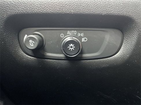 Used 2023 Chevrolet Traverse RS image 36