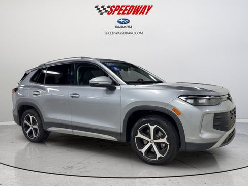 Certified 2025 Volkswagen Tiguan SE AWD/4WD image 3