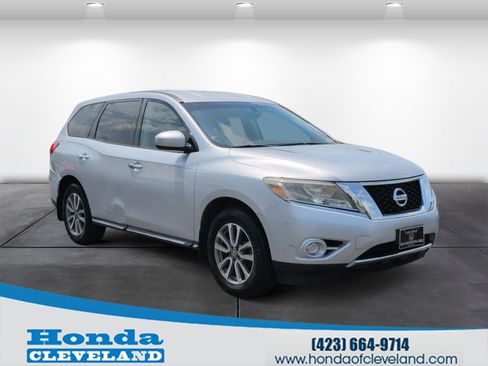 Used 2014 Nissan Pathfinder S FWD image 1