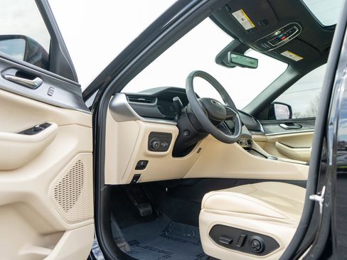 Used 2023 Jeep Grand Cherokee L Limited w/ Luxury Tech Group II image 12