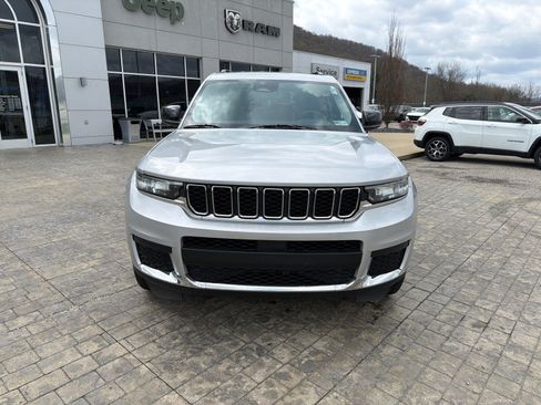 Used 2023 Jeep Grand Cherokee L Laredo image 3