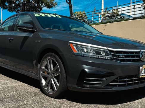 Used 2018 Volkswagen Passat 2.0T R-Line w/ R-Line Lighting Package FWD image 7