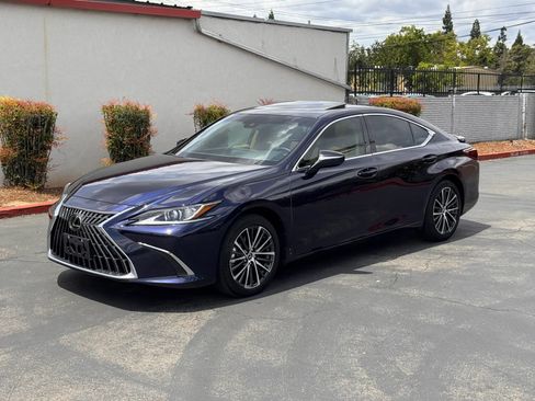 Used 2023 Lexus ES 300h w/ Premium Package FWD image 2
