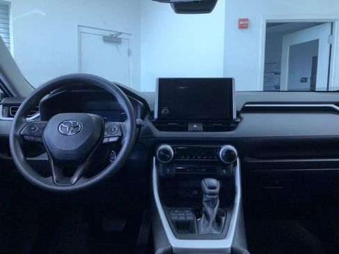 Used 2023 Toyota RAV4 LE AWD/4WD image 18
