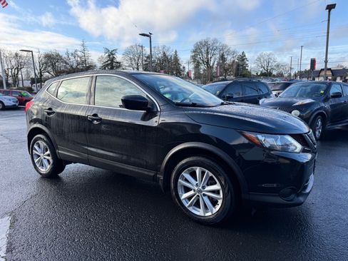 Used 2018 Nissan Rogue Sport S w/ S Appearance Package image 10