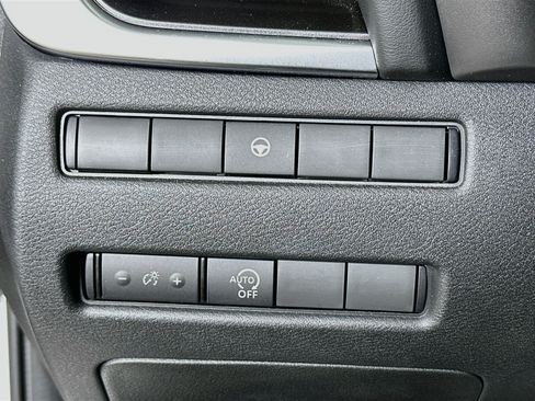 Used 2023 Nissan Rogue SV FWD image 17